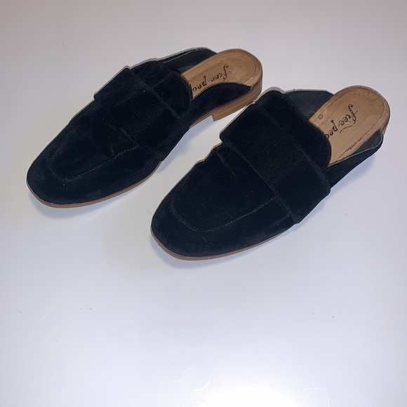Free People Black Velvet and Leather Loafer Mules - Women’s Size 37 - Picture 3 of 8